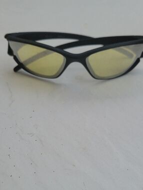Nike Men’s Black Frame Sunglasses with Yellow Lenses